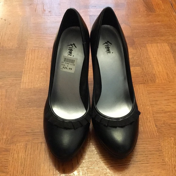 FIONI Clothing Shoes - 🛎3/$15 NWT, FIONI black 4” heels